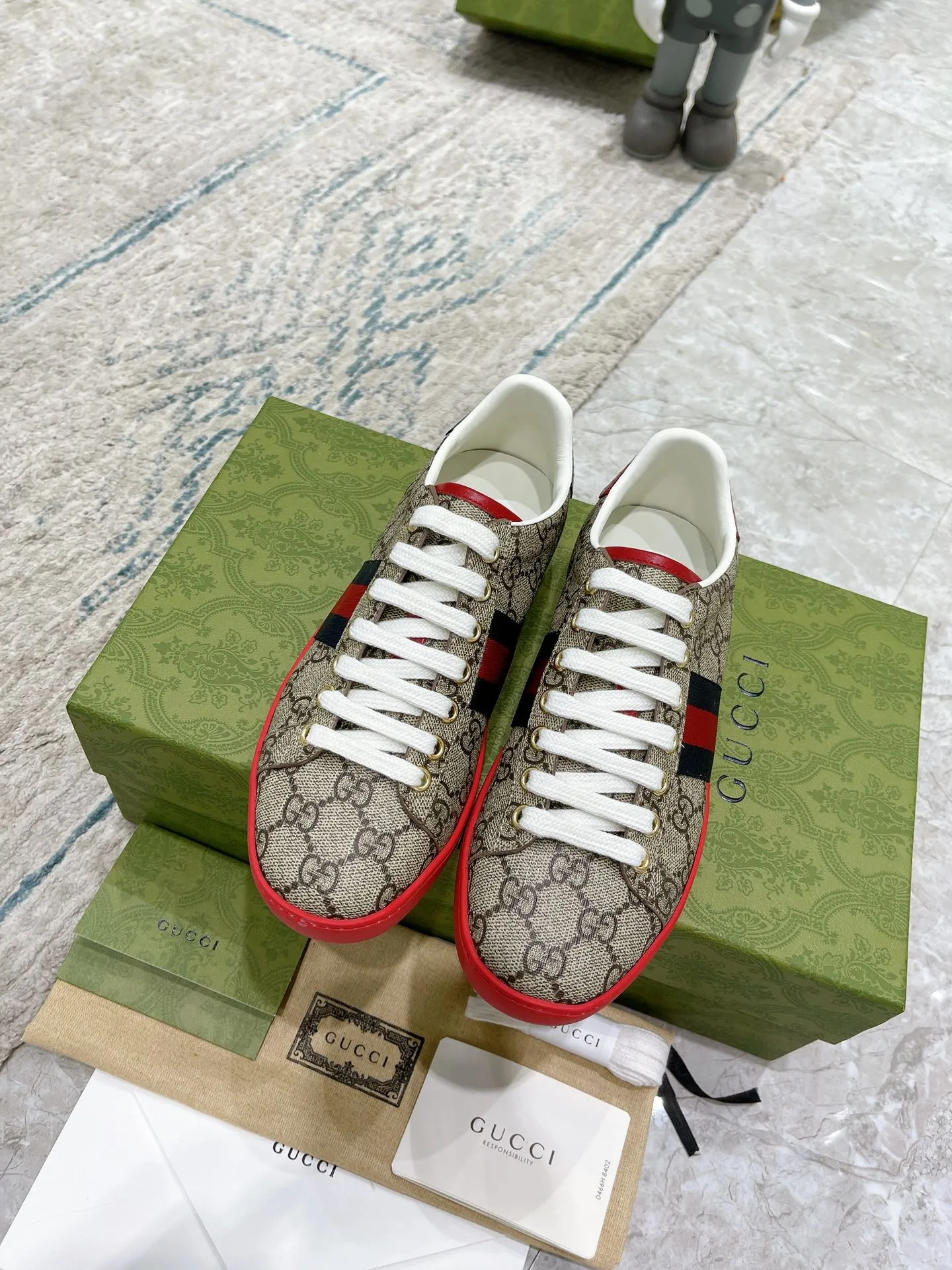 👟👟Ex-factory price 420👟👟 Newly upgraded high version of men's and women's wear, (GUCCI) official website's latest casual and fashionable couple shoes, hot style The style is simple and elegant, exclusive for couples. Unique official website latest brand elements 👑 original Gucci decoration, fashionable and generous, original material cowhide ✅ sheepskin lining, official website designated wear-resistant casual outsole, real-life photos of classic models in the counter, women's 35-40, men's 38--44 sizes